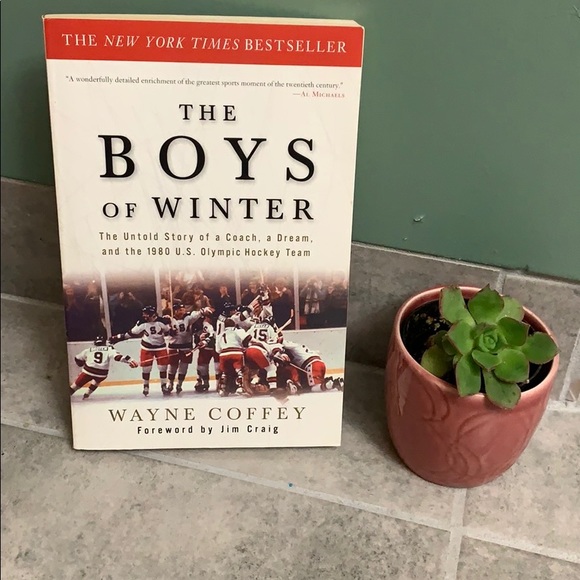 Hockey Lover’s Book!! 4/$15